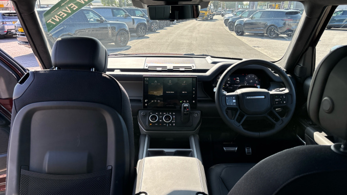 Land Rover Defender 5.0 P525 V8 90 Edition 3dr Auto Petrol Estate - Image 9